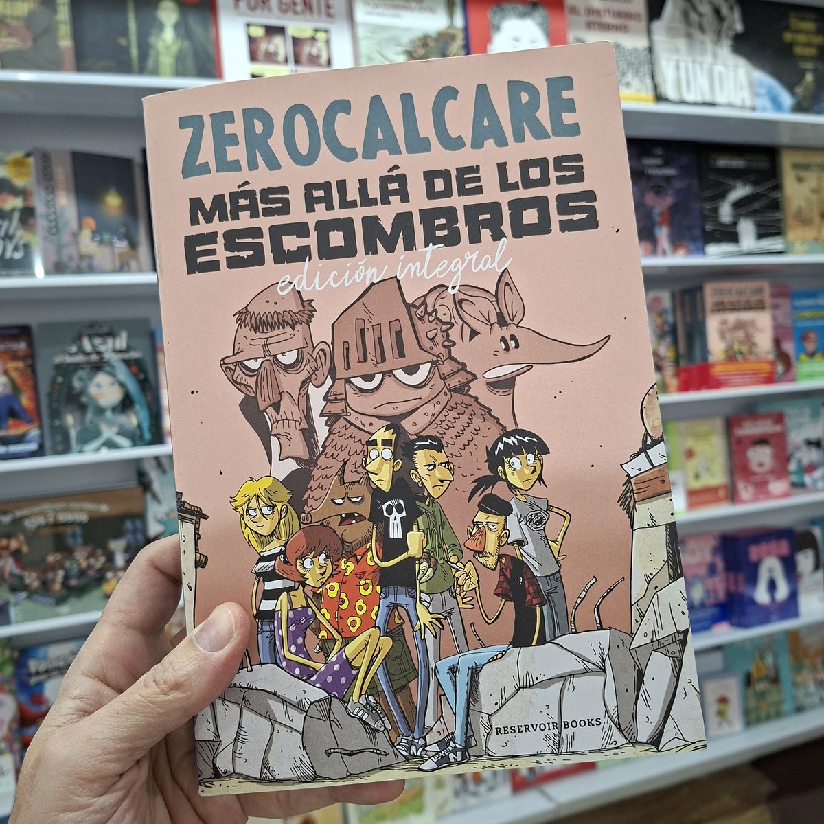 ATOMCOMICS's tweet image. Nuevo álbum de Zerocalcare y cada vez me gusta más. ¿Será porque se hace más mayor y su visión de la vida se hace más compleja? 
Humor, drama, vida... Todo es lo mismo. Eso sí, aquí lo encuentras con el sello Zerocalcare 
atomcomics.net/mas-alla-de-lo… 
@ReservoirBooks