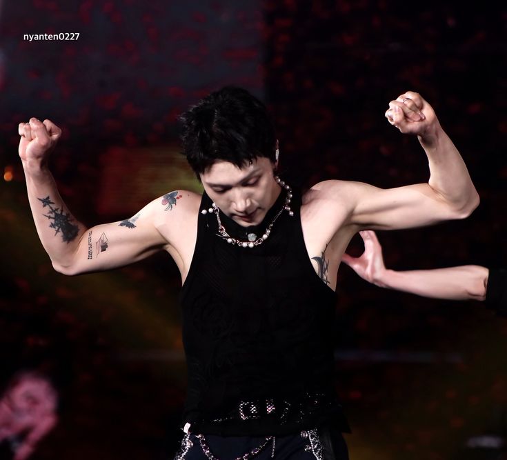 kitten_tennie_'s tweet image. damn