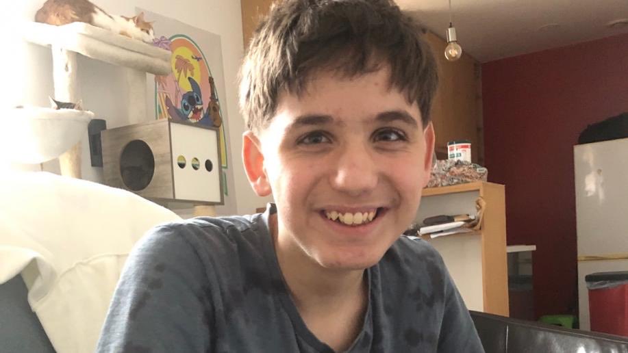 PsyGuy007's tweet image. 🆘 🇫🇷 ALERTE DISPARITION : Raphaël, 13 ans, a disparu après avoir rejoint une fille rencontrée sur Snapchat

Raphaël, 13 ans, a disparu dans la nuit de dimanche à lundi.

Il aurait quitté le domicile de son père à Troyes, dans l'Aube, pour rejoindre sur Paris une soit disant…