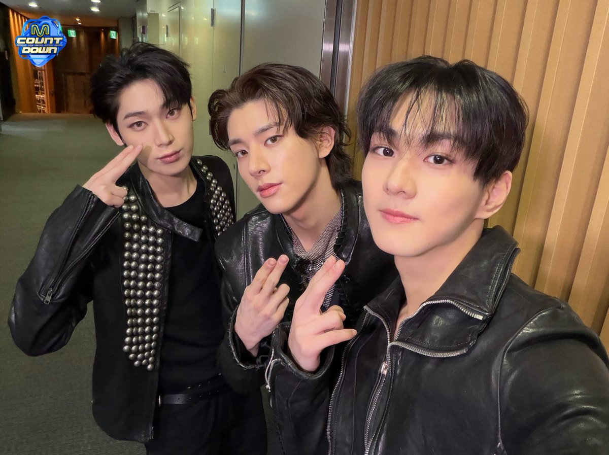 MnetMcountdown's tweet image. It’s a knife, knife, knife, knife
(무한 복복복해줘야 하는 정원 제이크 선우)
Knife, nife, knife, knife
(그래 우릴 봐 우린 엠카 스페셜 MC)

#엔하이픈 #ENHYPEN 
#정원 #제이크 #선우 
#엠카운트다운 #MCOUNTDOWN