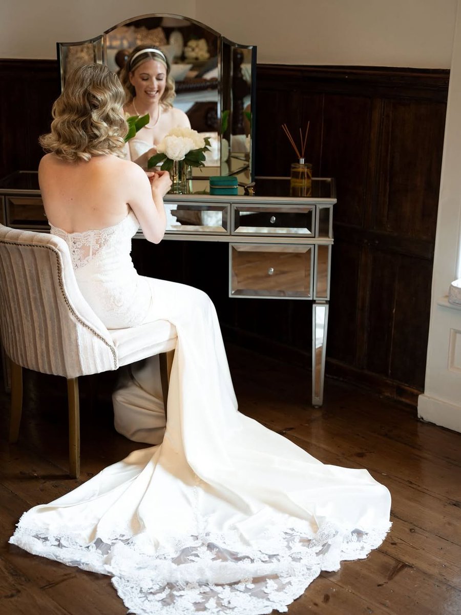 A quiet moment in the bridal suite before it all began 🤍✨
After sherree holdens bh added the perfect touch of boho glam, Rebecca was radiant and ready to say “I do” 💫👰‍♀️
#BridalPrep #BridalSuite #WeddingMorning #BrideGettingReady #BohoBride #BridalGlam #FinalTouches
