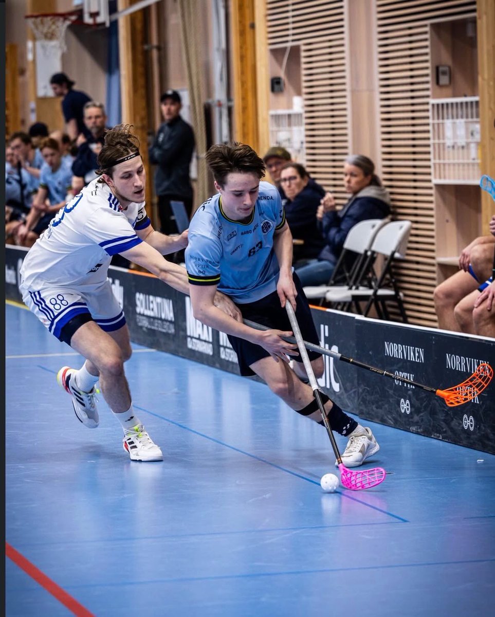 Debutant tar plats på Bosön: ”Lite overkligt” #ibjas 

innebandymagazinet.se/internationell…

Foto: Anders Schough.