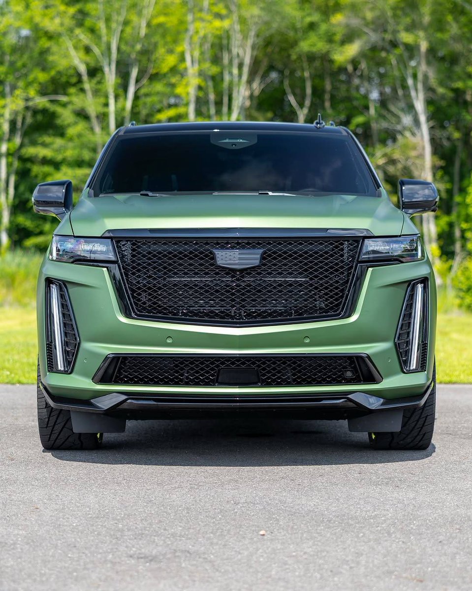 Cadillac Escalade V-Series in a matte green wrap.🔥