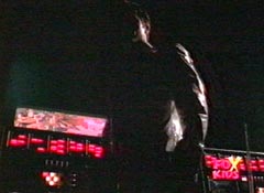 YNisaratan48929's tweet image. พอกลางเรื่องลุงซาบันให้แอร์ไทม #AlexDrake เป็นคนแอบมาช่วยพวกพี่เวสลับๆปล่อยTime Shadow ฟิลเหมือน Eric Naoto ส่ง หุ่นไปหนุนหลังเหมือนกันแหละเออ