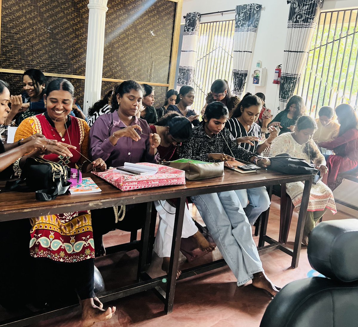 vavuniyafa's tweet photo. Today marked the successful first day of the makeup class.

#newbatch #makeupclass #FreeEducation #freecourse #Vavuniya #Jaffna #tamil https://t.co/YVABQlKG6n