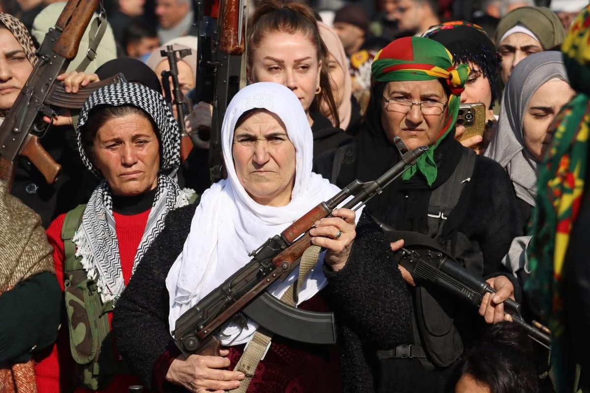 GalanZJ1's tweet photo. هێزو ئیرادەی ژن، مەشخەڵی شۆڕش و بەرخودانە
#DefendRojava
#RojavaUnderAttack
#SaveRojava 
#KurdishResistance
#RojavaRevolution
#KurdishPeople
#SupportRojava https://t.co/auIBrn8CPa