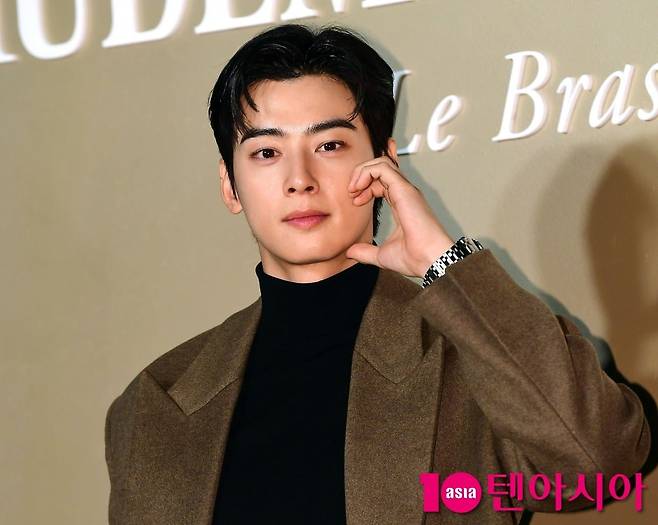 Lettalkinkorean's tweet image. 😲นักร้องและนักแสดง ชา อึนอู ได้รับแจ้งจากกรมสรรพากรว่าเขาจะถูกปรับเงิน 20,000ล้าน วอน ในข้อหาหลีกเลี่ยงภาษี และมีการคาดการณ์ว่าค่าปรับอาจสูงถึง 30,000ล้านวอน หากมีการยืนยันข้อกล่าวหาหลีกเลี่ยงภาษีจริง

#ข่าวเกาหลี

เมื่อวันที่ 22 แหล่งข่าววงในในอุตสาหกรรมภาษีได้ให้สัมภาษณ์กับ…