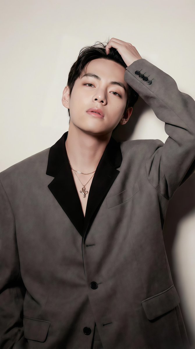 brblyci's tweet image. that chest again🥵