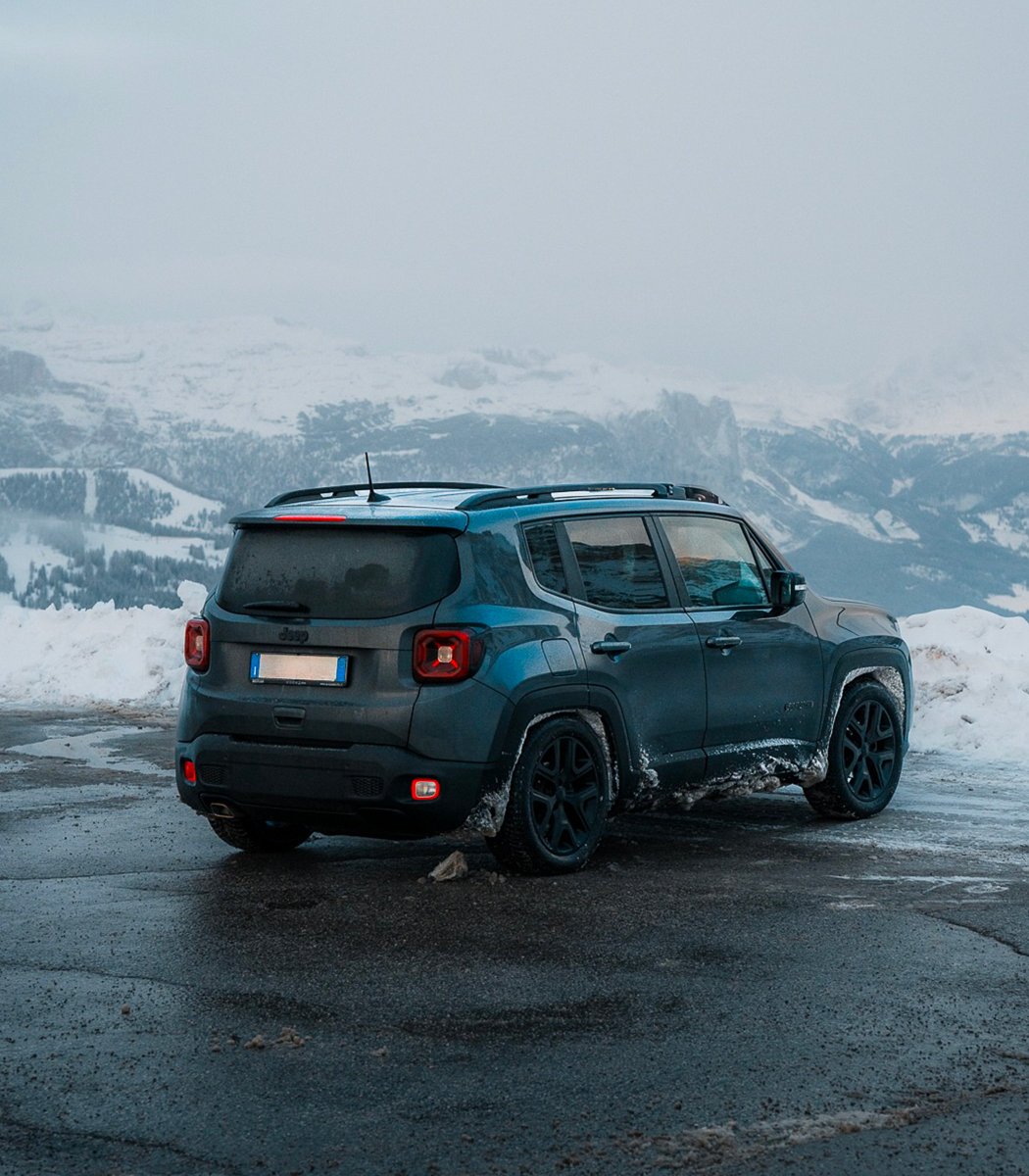 Jeep_People's tweet photo. There’s something so magical about these shots by @umbertotr ✨ We can almost feel the frosty air ❄️

#Jeep #JeepRenegade #Freedom #JeepLife https://t.co/3ZwVWW6gR5
