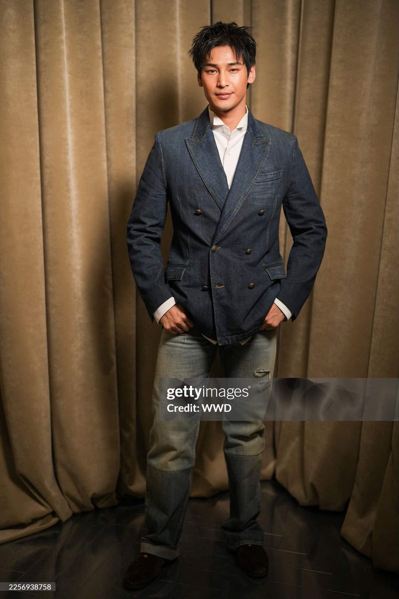 Foon555XApo555's tweet image. Apo Nattawin At Dior Homme show in Paris Fashion Week Menswear Fall/Winter 2026–2027 by Jonathan Anderson 

#DiorWinter26 #DiorXApo 
#ParisFashionWeek #PFW 

@Nnattawin1 @Dior 
#DiorWinter26XApo #ApoNattawin