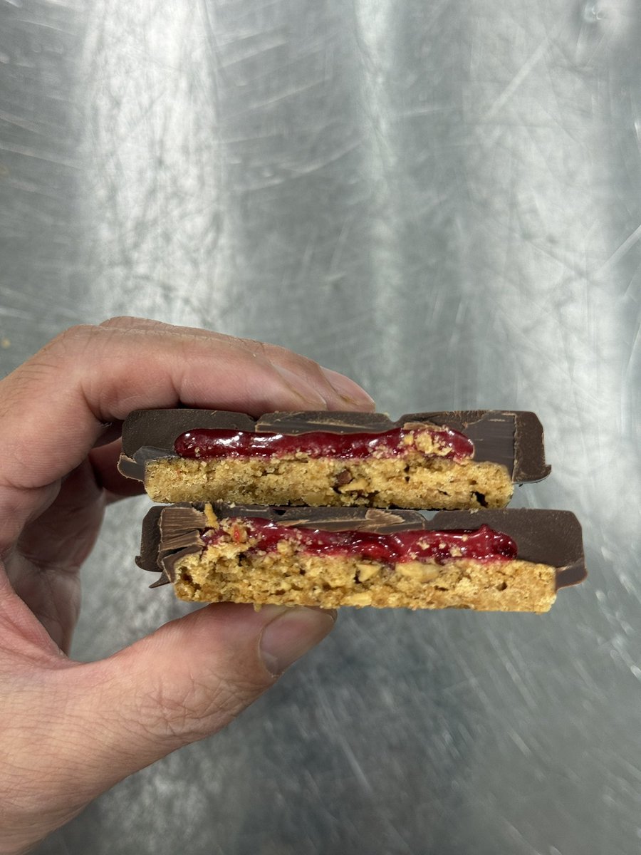 ザクザクサブレ、 フランボワーズとハイビスカスのクーリ ミルクと