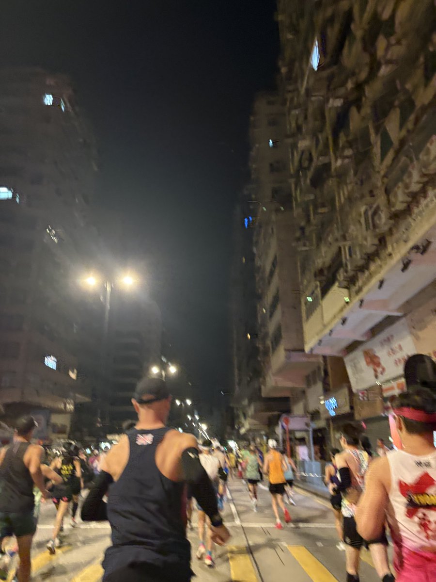 0jMooni's tweet photo. 4回目の香港マラソン、2回目のフルを完走
4:31:00
去年より10分遅くなったけれど、
最後まで諦めなかった自分に大拍手。

にしても、年々人が増えて序盤の走りにくさこの上ない🥹 https://t.co/k65efvLri0