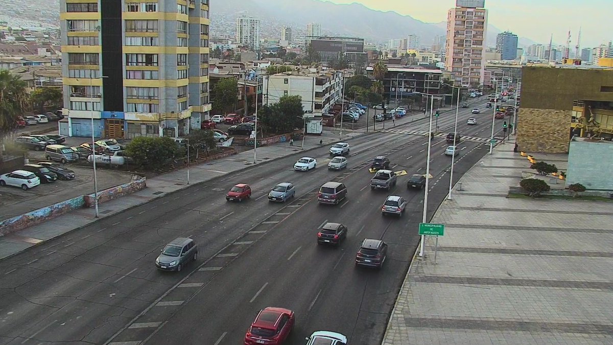 Ahora (07:57) Flujo vehicular en Av. Zujovic con Zenteno. #Antofagasta <a href="/MTTAntofagasta/">SeremiTT Región de Antofagasta</a>
