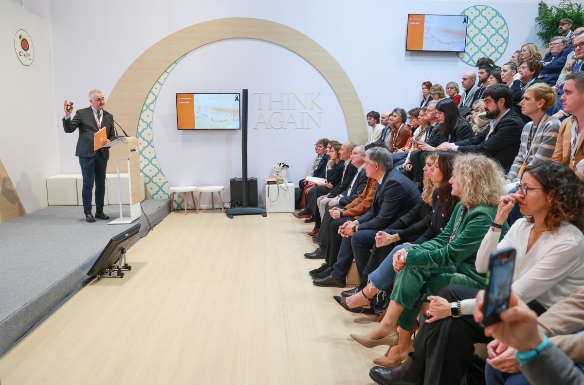 CristinaGnlz's tweet photo. 🚶He asistido esta tarde al acto de presentación del #CaminoIgnaciano en el estand de #Turespaña en FITUR con una nutrida presencia de #Álava
El ministro de Industria y Turismo @jordihereub ha subrayado la importancia del proyecto en la estrategia de diversificación como destino https://t.co/0nwejP3mf8