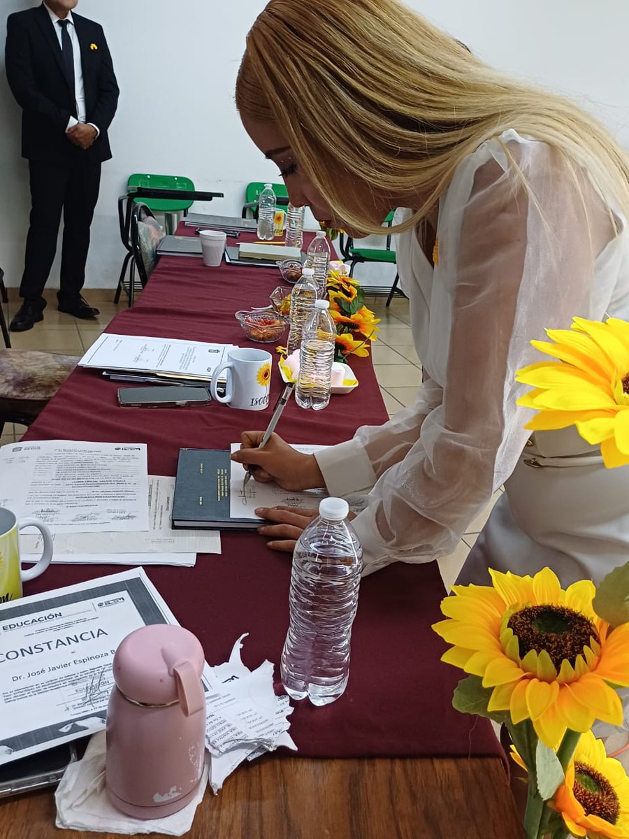 isceem_oficial's tweet image. #ExamenDeGrado | "Estrategias  de Neuroaprenfizaje en el grupo 4 D: Un Estudio Exploratorio" en la tesis sustentada por Jazmin Cristal Galicia Galicia quien obtuvo el grado de Mtra. En Investigación de la Educación.
¡El mayor de los éxitos!
#ISCEEM 
#DivisiónAcadémicaChalco