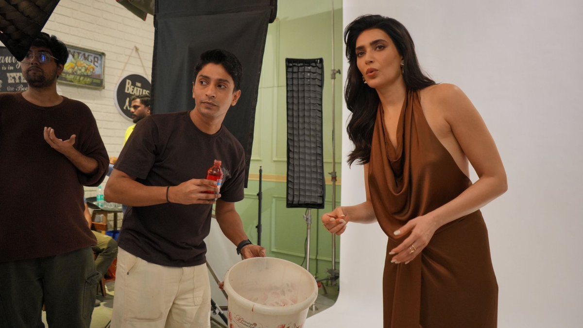 sachinsbangera's tweet photo. Lights. Camera. 𝘊𝘰𝘮𝘱𝘢𝘴𝘴𝘪𝘰𝘯.

Sneak peeks from a shoot where animals stay off the runway —for good 🐄 👜 ❌

@karishmaktanna x @petaindia 

📸 Juhi Bhatt

#Fashion #Celebrity #Bollywood #Animals https://t.co/m7cArDNJ7H