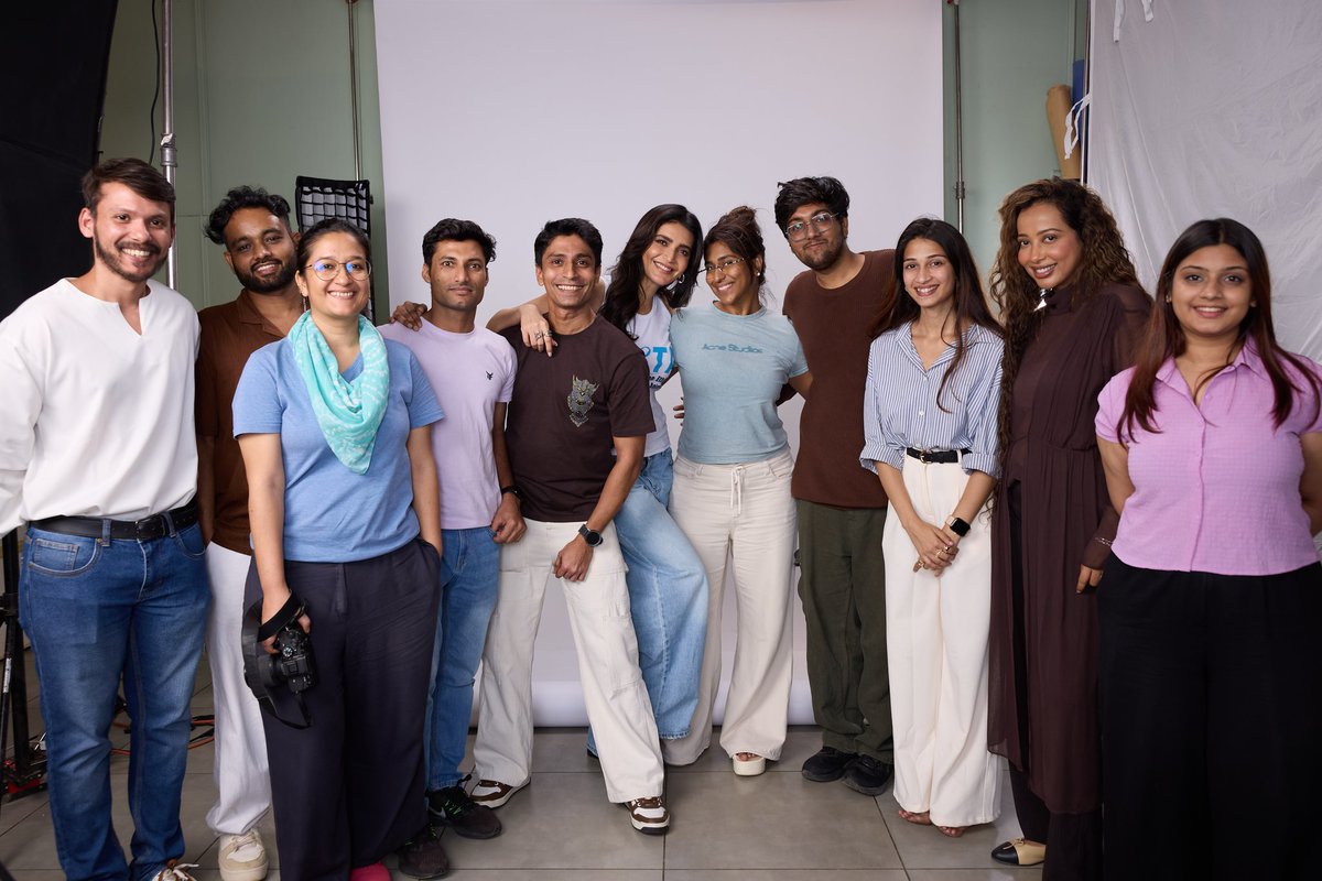 sachinsbangera's tweet photo. Lights. Camera. 𝘊𝘰𝘮𝘱𝘢𝘴𝘴𝘪𝘰𝘯.

Sneak peeks from a shoot where animals stay off the runway —for good 🐄 👜 ❌

@karishmaktanna x @petaindia 

📸 Juhi Bhatt

#Fashion #Celebrity #Bollywood #Animals https://t.co/m7cArDNJ7H