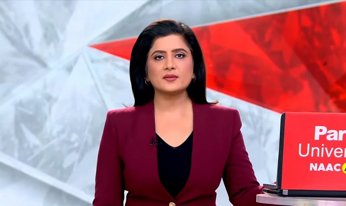 TARUNMI24's tweet photo. #Thursday
♥️♥️♥️ #redoutfit ❤️❤️#aajtak #9BajGaye #EkAurEkGyarah #LunchBreak #thursdayvibes #KhabreinAsardar #Shankhnaad #Vishesh #Khabardar #makingmorningbeautiful #redlooks #prfect #Vishesh #Shankhnaad @nehabatham03 Didi 🙏🧿😊❤️❤️❤️ https://t.co/3wUtgEHfMA