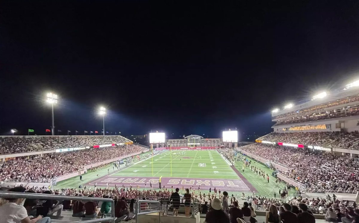 KyronBrown2027's tweet photo. After a great conversation with @CoachWillBryant I am extremely blessed to receive my 2nd D1 offer from Texas State University! (TXST) 🔴🟤 
@txst @TXSTATEFOOTBALL @TrustMyEyesO @Eric_Mims_Sr  @MikeRoach247 @247Hudson @on3recruits @RandallSweet5 @JeffRabjohns https://t.co/LscbaWuAaV