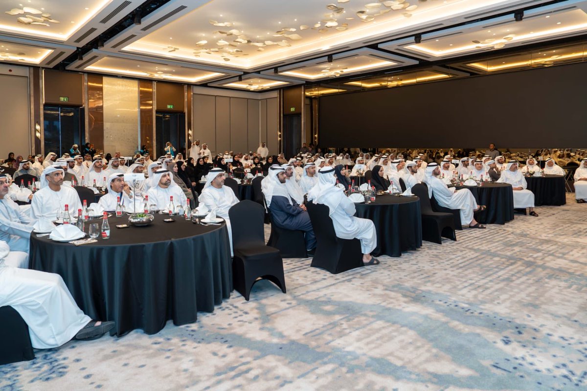 تكريم دائرة الشؤون القانونية لحكومة دبي، ضمن حفل تكريم شركاء العدالة الذي أقامته محاكم دبي لشركائها الاستراتيجيين.
Honoring the Government of Dubai Legal Affairs Department during the 'Partners of Justice' ceremony, organized by Dubai Courts for its strategic partners.