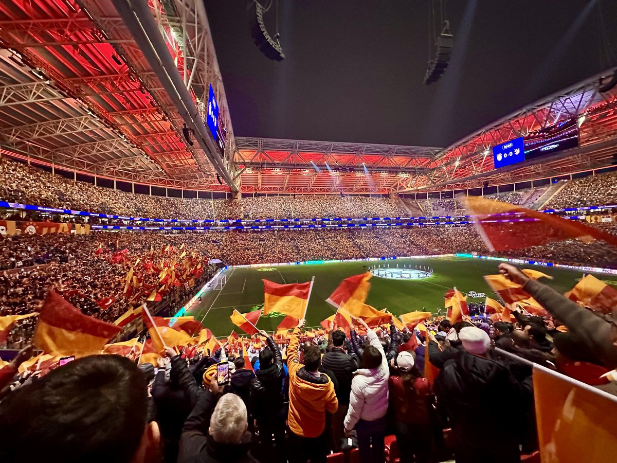 Sun1905gs's tweet image. “Böyle bir aşk, dünyada görünmemiş.”❤️‍🔥🦁😍