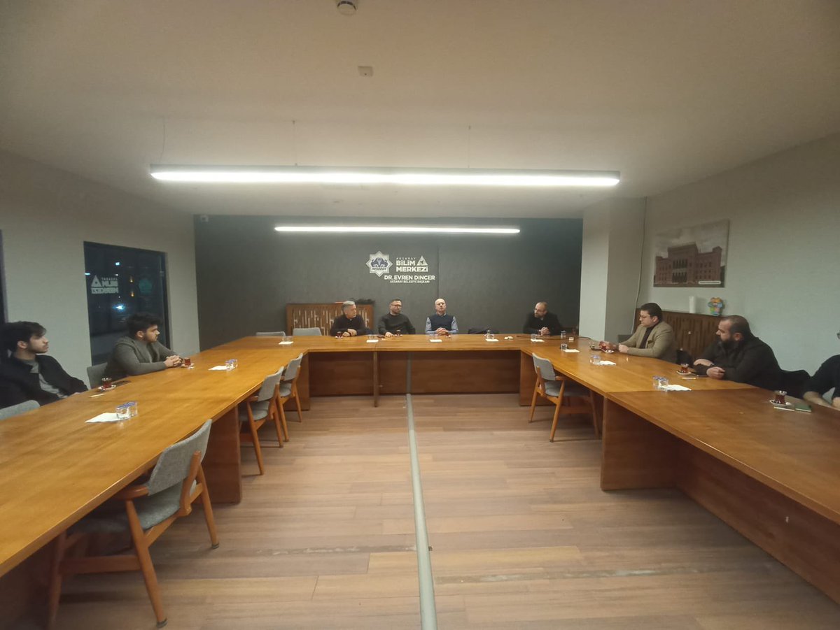 Aksaray Birlik Vakfı Şubesi’nde gerçekleştirilen 60. Aksaray Buluşmasında, Aksaray Üniversitesi'nden Doç.Dr. Ziya Abbas hocamız ile "Irak ne kadar Irak"ı konuştuk. Konuşmada Irak'ın dünü bugünü ve yarını üzerinde duruldu. Hocamıza ve katılımcılara teşekkür ederiz...