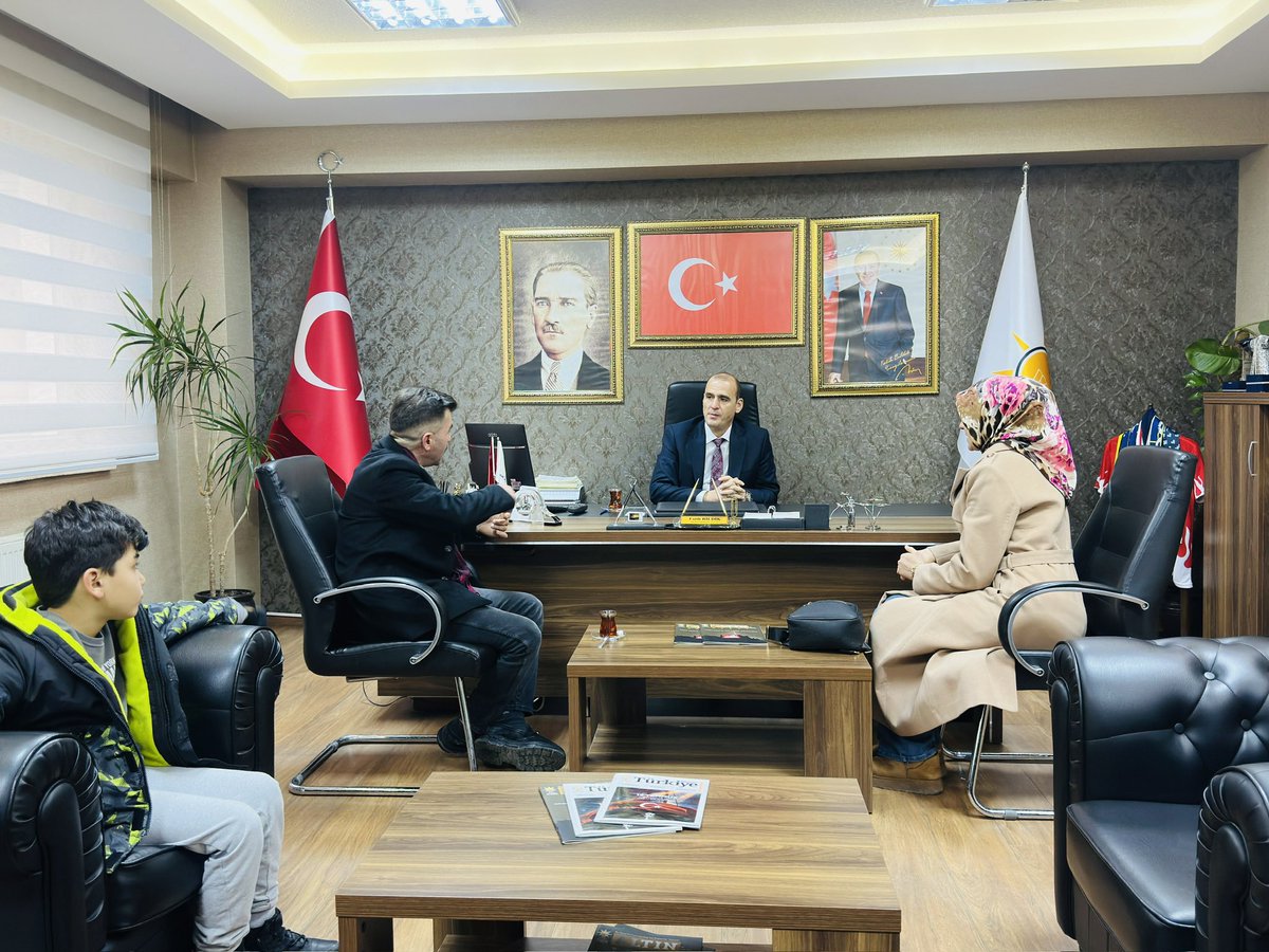 İlçe Başkanlığımıza ziyarette bulunan değerli misafirlerime nazik ziyaretlerinden dolayı teşekkür ediyorum.

#KalbimizAltındağ 

<a href="/akaltindag/">AK PARTİ ALTINDAĞ</a>