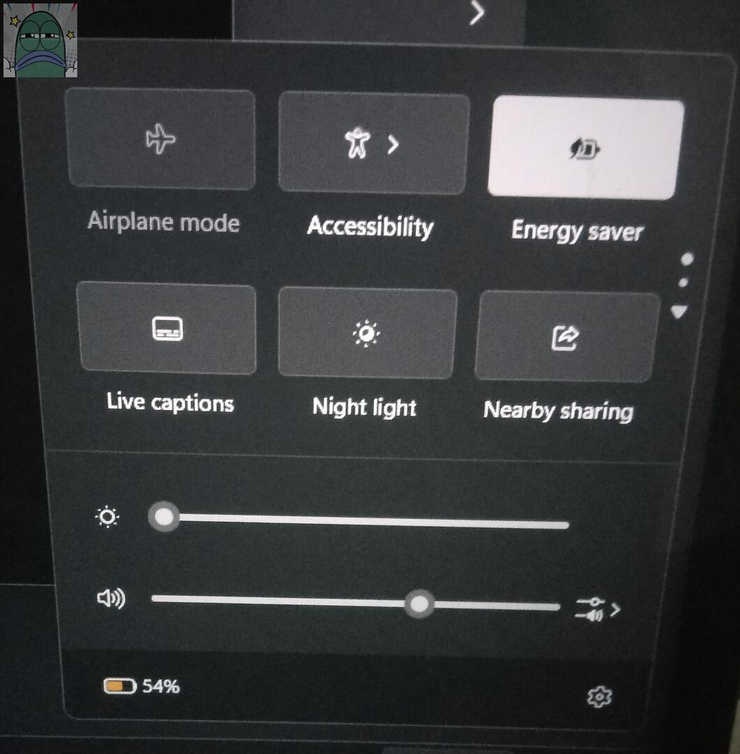 tanyarlfes's tweet image. Kenapa sih asus ini sering begini. Ikon WIFI nya ilang ajg. Kesel bgt cok! Padahal lg butuh bgt. Udah dicoba cara ini itu nggak nongol juga. Ganti laptop apa ya?! Merk apa yang bagus? Kesel sama asus! 💚