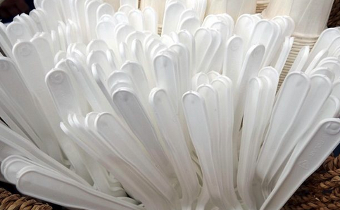 WasteAdvantage's tweet image. New Jersey passes the nation’s strongest “Skip the Stuff” law, limiting plastic utensils and condiment packets to by-request only.

👉 wasteadvantagemag.com/new-jersey-law…

#PlasticPollution #WasteReduction #Policy