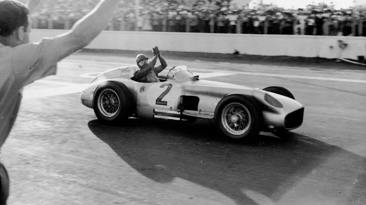 🚨PODIUM PERCENTAGE WITH MERCEDES

🇦🇷 Juan Manuel Fangio - 83.33% (10/12)
🇬🇧 Lewis Hamilton - 62.20% (153/246)
🇫🇮 Valtteri Bottas - 57.43% (58/101)
🇬🇧 Stirling Moss - 50.00% (3/6)
🇮🇹 Piero Taruffi - 50.00% (1/2)
🇩🇪 Nico Rosberg - 40.44% (55/136)
🇬🇧 George Russell - 24.73% (23/93)