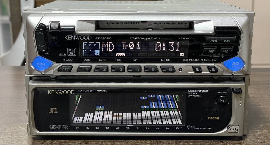 aruchaa_ha21s's tweet image. 2dinのスペアナもいいんだけどこういう1dinのデッキを積み上げて2段で使うスペアナロマンの塊すぎて癖