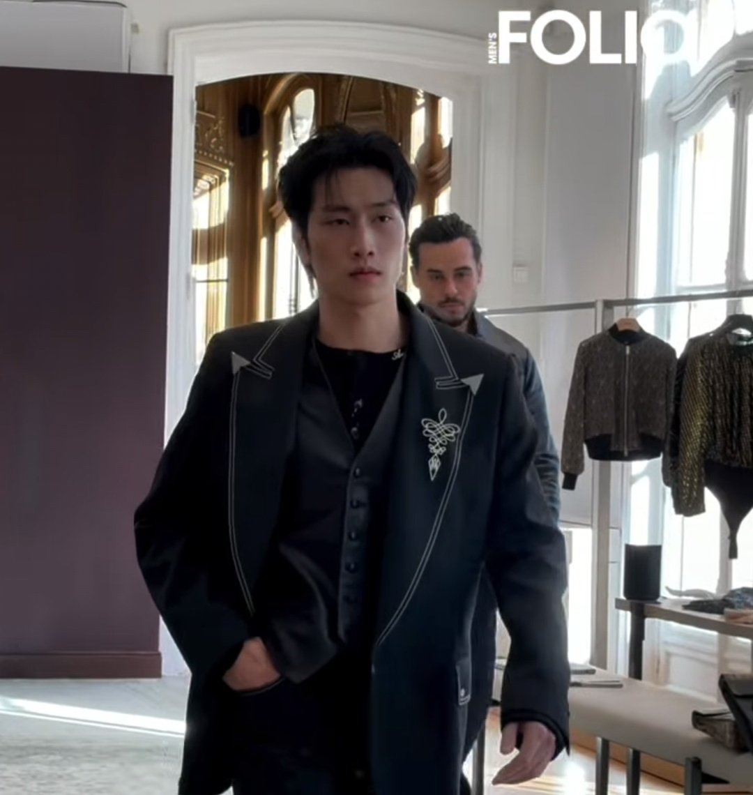 blablagift_'s tweet image. OMG MODEL BIBLE?? LETS GO 

BIBLE SHINING AT AMIRI SHOW

#AMIRIAW26xBIBLE 
#AMIRIAW26