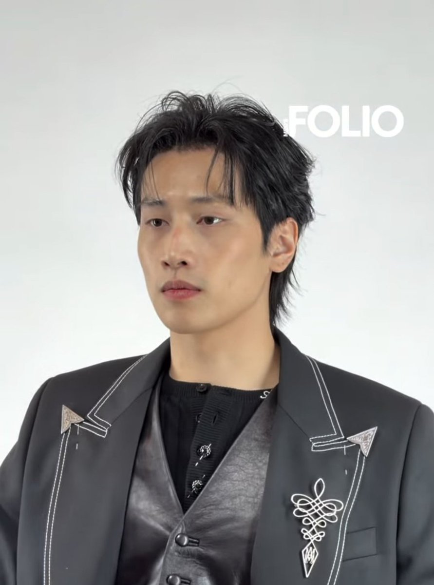 blablagift_'s tweet image. OMG MODEL BIBLE?? LETS GO 

BIBLE SHINING AT AMIRI SHOW

#AMIRIAW26xBIBLE 
#AMIRIAW26