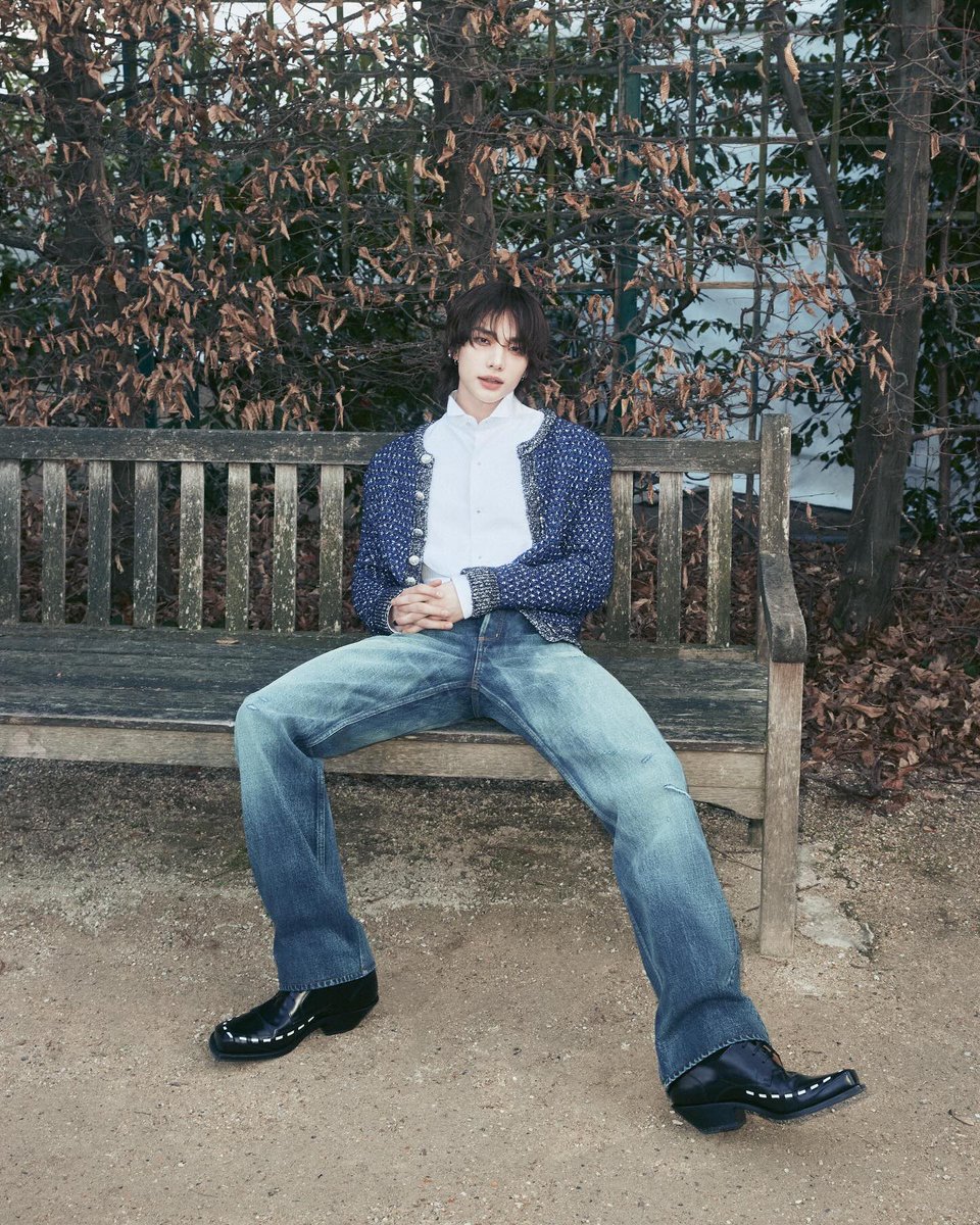 WOAH THIS PICTURE…

#DiorWinter26_HYUNJIN #HYUNJINxDior <a href="/Dior/">Dior</a>