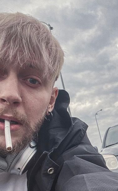 #ваняцест

Ты слегка
переигрываешь

                                             Это ты не умеешь
                                               играть в прятки…

Ваня, я нашёл тебя
В БЕЛГРАДЕ!!1!