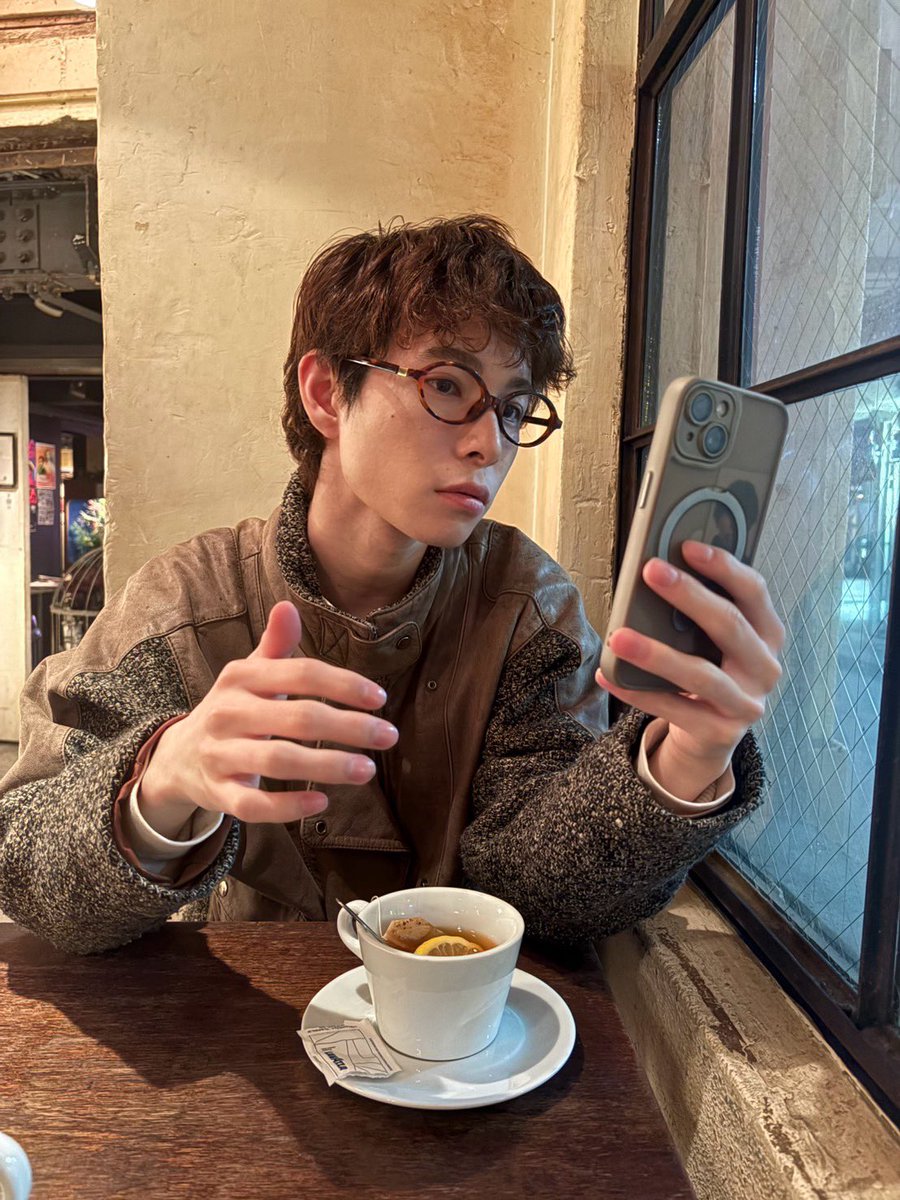 Cp8Bm's tweet photo. 金髪か暗いのどっちがいいですか https://t.co/YNAGKzTEuS