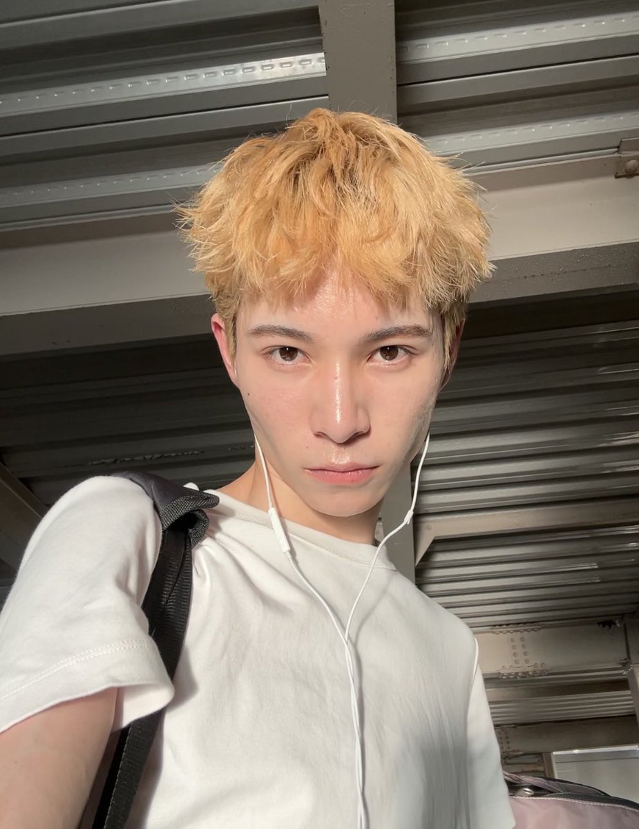Cp8Bm's tweet photo. 金髪か暗いのどっちがいいですか https://t.co/YNAGKzTEuS