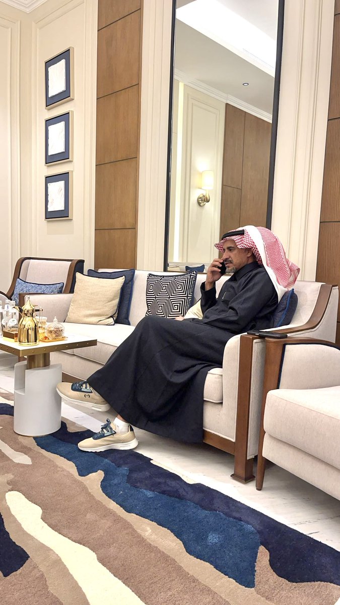 xi6rr's tweet photo. "يا أبوي لا يلحقك شكٍ ولا ريب 
أرفع حجاجك وأرفع الرأس عالي 

أنا شبابك لا غزى رأسك الشيب 
وأنا عضيدك لو تجور الليالي" https://t.co/yquirh9zra