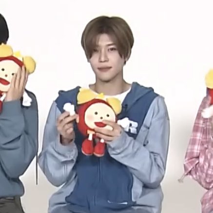 comeheresion's tweet image. 한결같이 손잡고 있는 거 여전히 똑같애