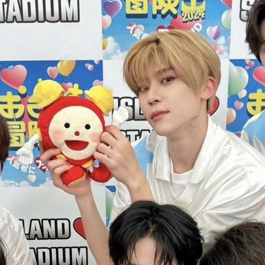 comeheresion's tweet image. 한결같이 손잡고 있는 거 여전히 똑같애