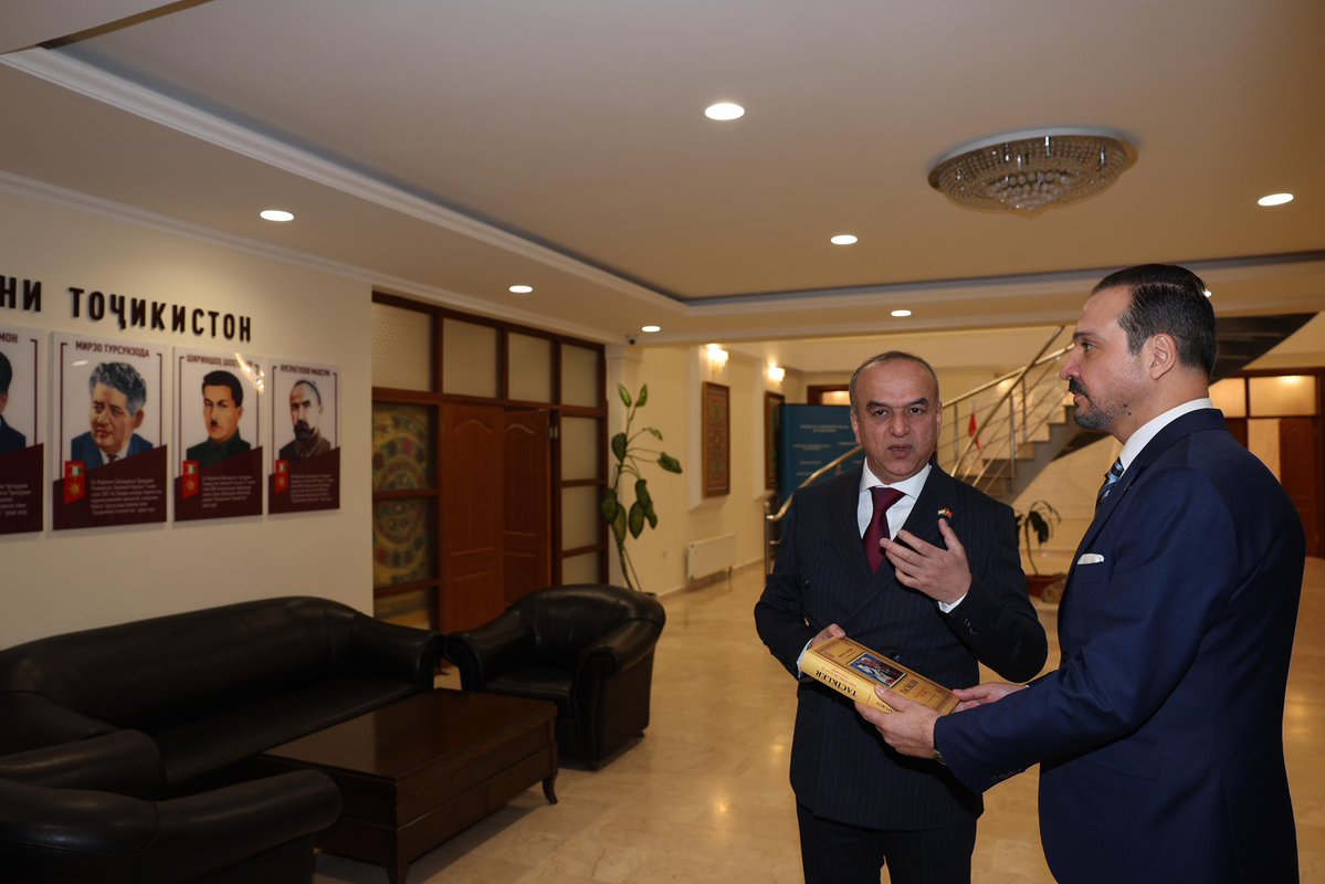 Orta Asya’nın önemli ülkesi Tacikistan'ın Ankara Büyükelçisi Sayın Sodiq Ashurboyzoda İmom ile makamında bir araya geldik. 🇹🇷🇹🇯

Başta kültür ve ekonomi olmak üzere ülkelerimiz arasındaki ilişkilerin artırılmasına yönelik kapsamlı bir değerlendirmede bulunduk.  

Nazik