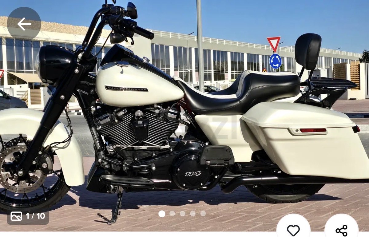 Ale_Savina's tweet image. Ok, I won't make a poll, but I need to celebrate a new endorsement achieved, so I was thinking... Should I?? #airlinepilot #B777 #pilotlife #harleydavidson #motorcycle #trainingcaptain