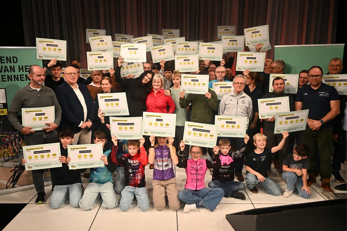 WacNext's tweet photo. Uitreiking van het getuigschrift 2025 van het Jeugdsportfonds van Cycling Vlaanderen  in samenwerking met Sport Vlaanderen ter ondersteuning van clubs met een kwalitatief hoogstaande jeugdwerking. https://t.co/fFYzAhGP3s
