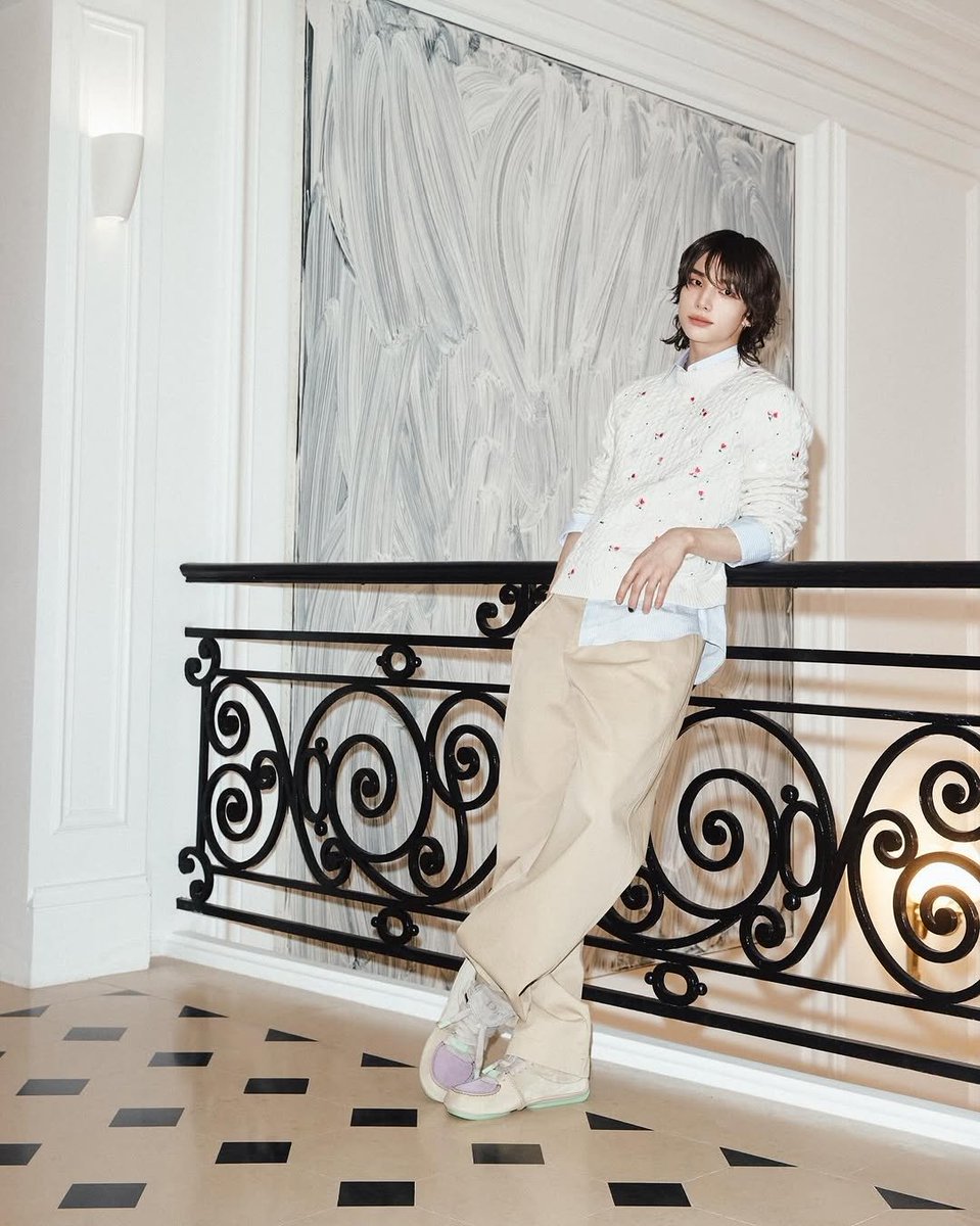 rsvnhj_mee's tweet photo. ลุคนี้ชุดนี้คือหล่อแบบคุณชายมากกก

HYUNJIN AT DIOR PFW
#DiorWinter26_HYUNJIN 
#HYUNJINxDior https://t.co/jlpOseMrxy
