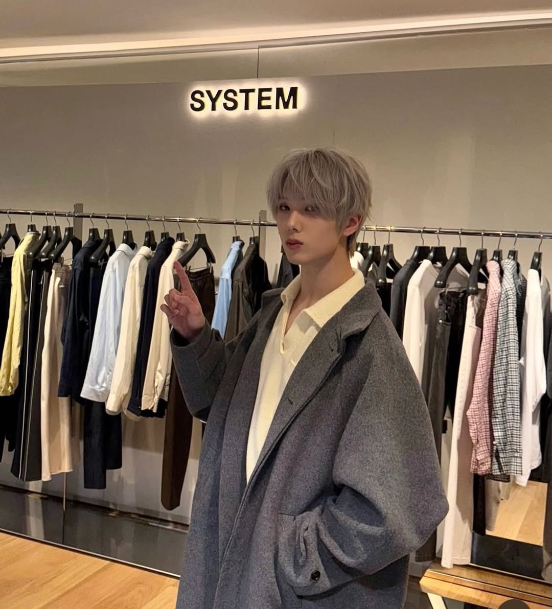 JisungGlobal's tweet image. 🚨 𝗛𝗔𝗦𝗛𝗧𝗔𝗚 𝗘𝗩𝗘𝗡𝗧 𝗦𝗧𝗔𝗥𝗧𝗦 𝗡𝗢𝗪!

Let's support Jisung's first-ever Paris Fashion Week appearance with full power!

Use the tags below and post with photos, videos &amp;amp; meaningful captions 👇

JISUNG AT SYSTEM FW26
#SYSTEMFW26xJISUNG