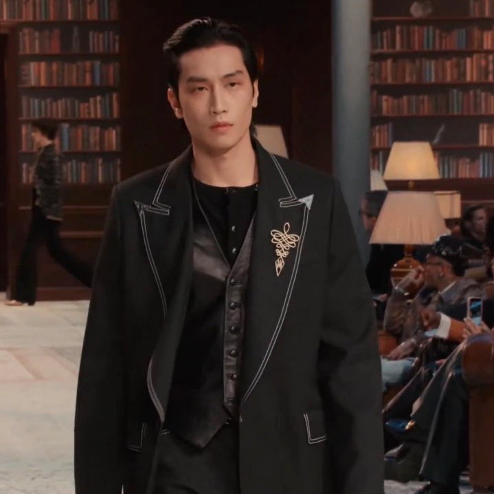 xuwwfon's tweet image. ชั้นนั่งร้องไห้เพราะเห็นความสำเร็จอีกขั้นของลูกชาย 😭

BIBLE SHINING AT AMIRI SHOW

#AMIRIAW26xBIBLE 
#AMIRIAW26