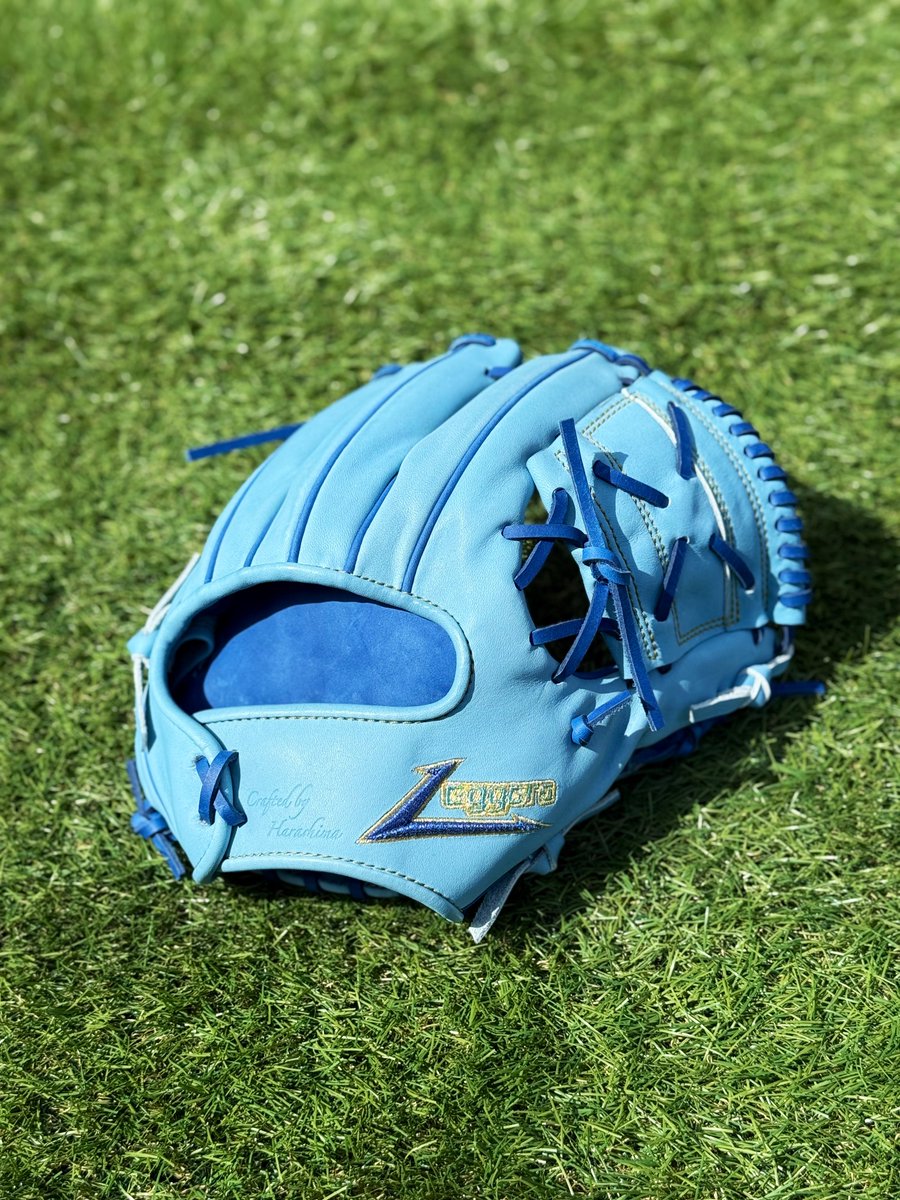 leggera_taka's tweet photo. 【山形県 S.A様】
【型】LE-24 Uカット
【レザー】FA-0002
【カラー】スカイブルー
【レース】ロイヤルブルー
【ヘリ革】スカイブルー
【ハミダシ】タマハミ ヌバックロイヤルブルー
【ステッチ】ウグイス
#レジェーラ #leggera #ジュテルレザー #オーダーグラブ #フィニッシュエアシャー https://t.co/yzBdGKfIS0