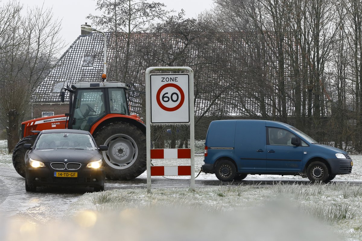 10 jaar geleden hadden we ook ijzel in het noorden van het land. Voorzichtig vannacht en morgenochtend. #ijzel #codeoranje #friesland