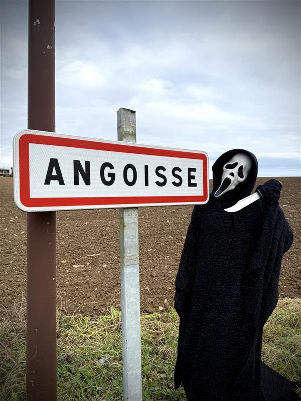 Quand tu conduits et que tu traverses une ville avec ghostface qui fait de l’auto-stop c’est vraiment l’angoisse .. #Scream <a href="/paramountfr/">Paramount Pictures France</a>