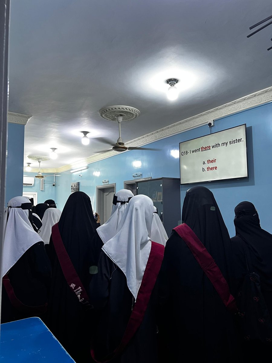 miieduye's tweet photo. زيارة طالبات نادي اللغة الإنجليزية بمجمع بلقيس التعليمي للمعهد الدولي الحديث

زارت طالبات نادي اللغة الإنجليزية بمجمع بلقيس التعليمي صباح يوم الخميس الموافق 22 يناير 2026م المعهد الدولي الحديث، برفقة رئيسة نادي اللغة الإنجليزية الأستاذة مروة صالح مخروش وعدد من المعلمات. https://t.co/C7m6UfpdHk